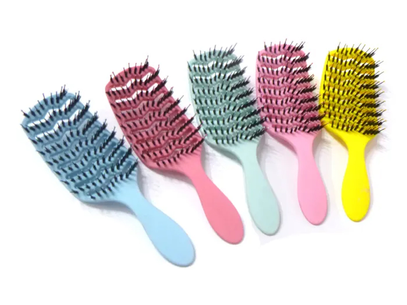 Detangling Gruaige Scuab Le Bristles