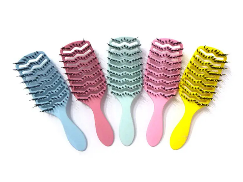 Detangling Gruaige Scuab Le Bristles
