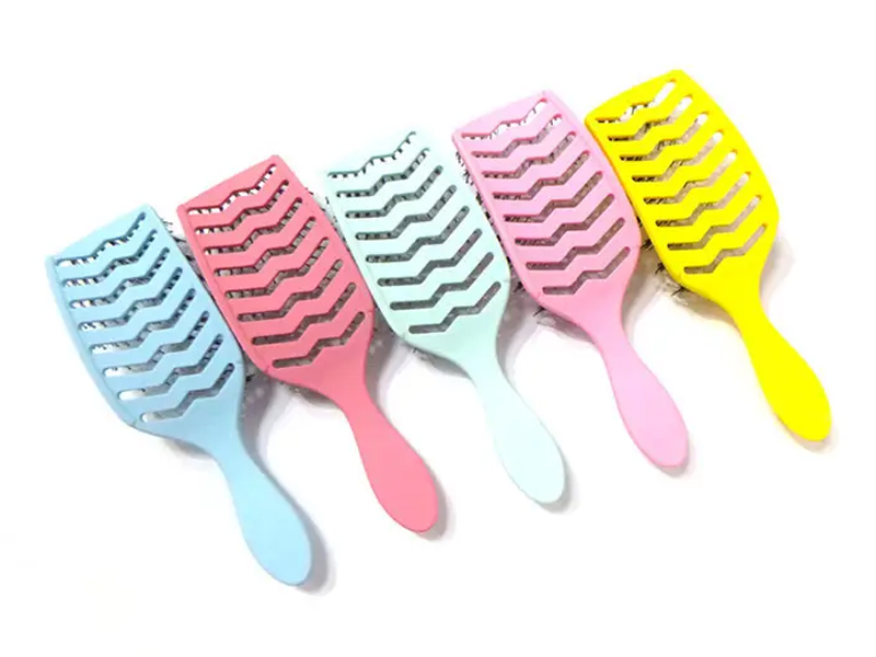 Detangling Gruaige Scuab Le Bristles